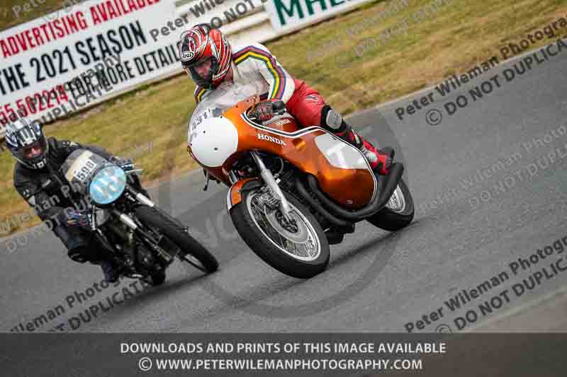 Vintage motorcycle club;eventdigitalimages;mallory park;mallory park trackday photographs;no limits trackdays;peter wileman photography;trackday digital images;trackday photos;vmcc festival 1000 bikes photographs